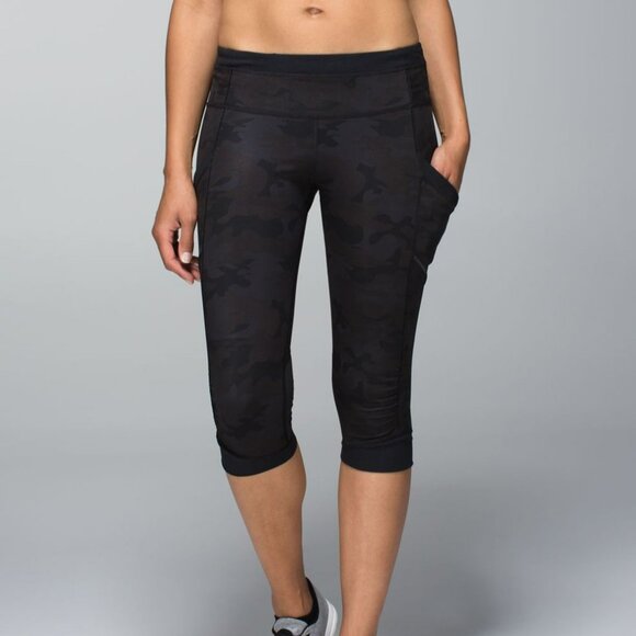 Lululemon Run For Fun Crop Full-On Luxtreme, Savasana Camo Black, Size 8 - Picture 1 of 15